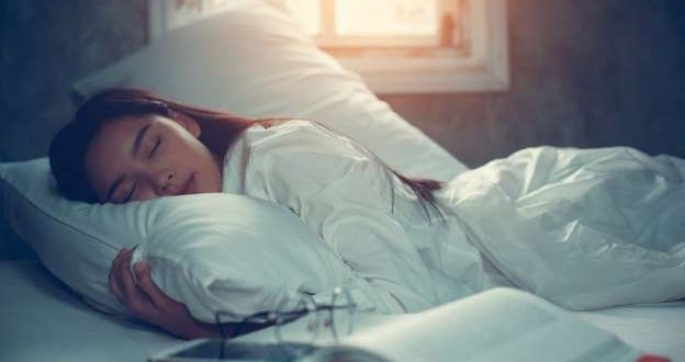 چگونه خواب می تواند به درمان کرونا ویروس کمک کند؟