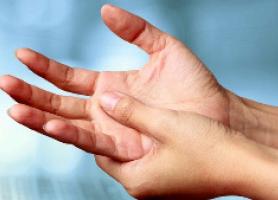 علل بروز تورم انگشتان دست چیست